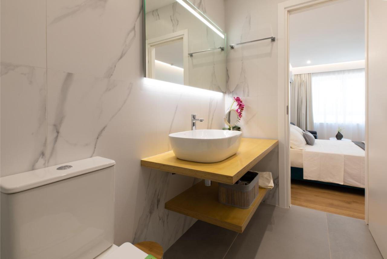 Minimal Apartment In Plaka Athens Exterior photo